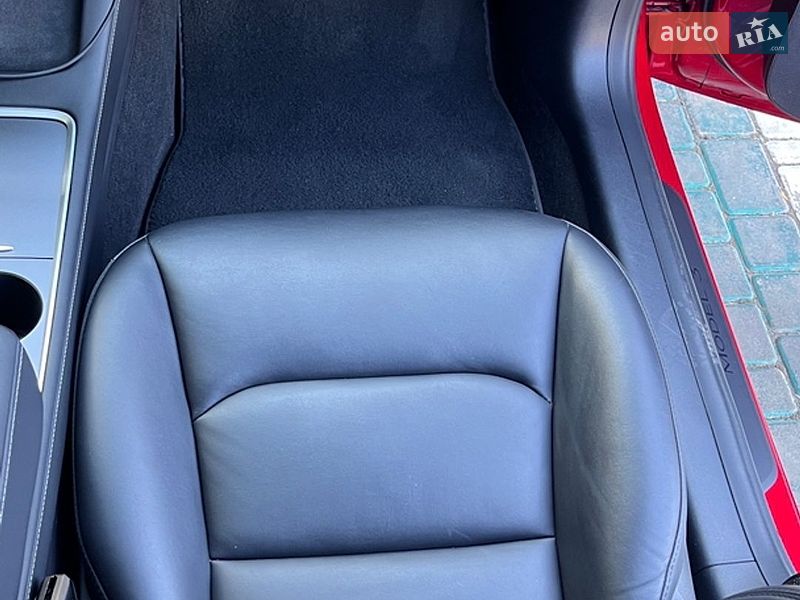 Седан Tesla Model 3 2020 в Виннице