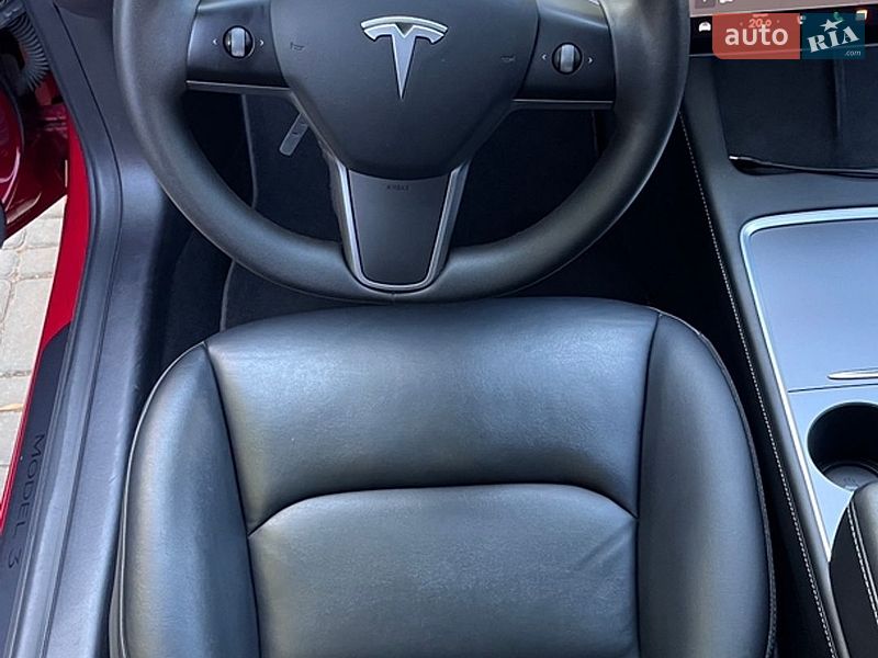 Седан Tesla Model 3 2020 в Виннице