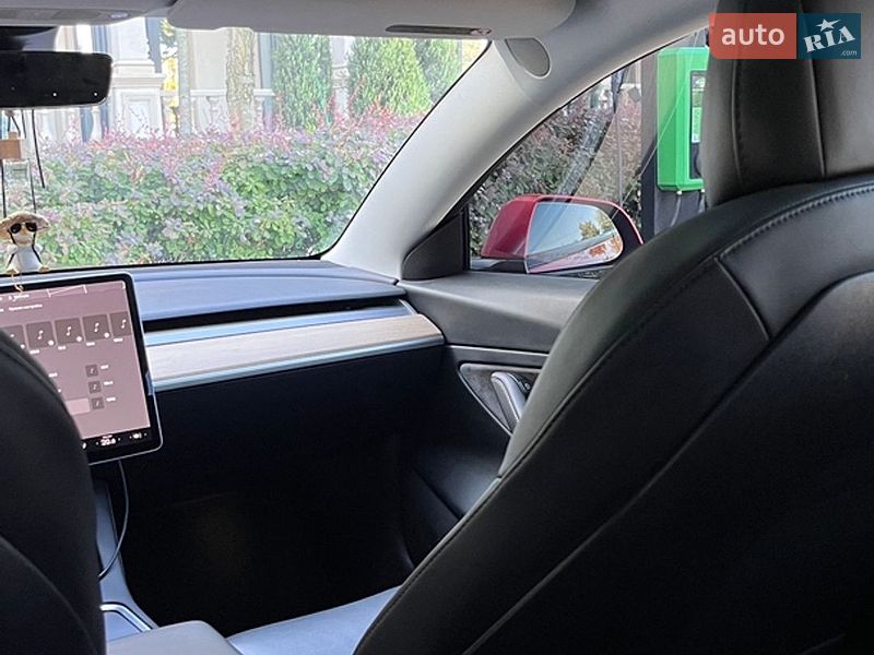 Седан Tesla Model 3 2020 в Виннице