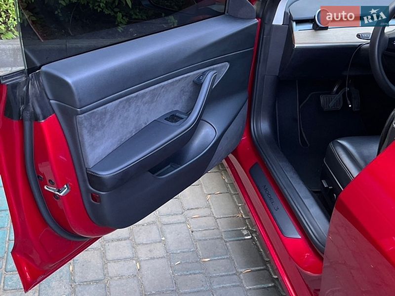 Седан Tesla Model 3 2020 в Виннице