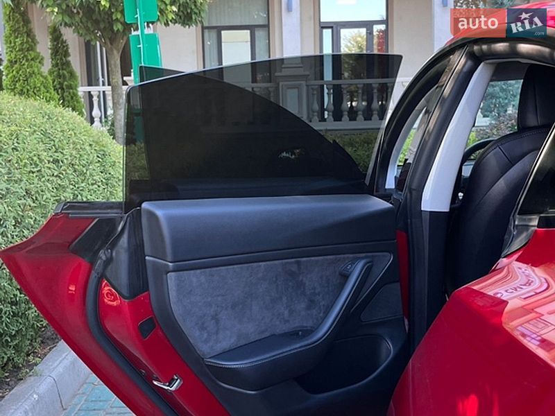 Седан Tesla Model 3 2020 в Виннице
