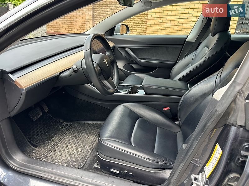 Седан Tesla Model 3 2019 в Киеве