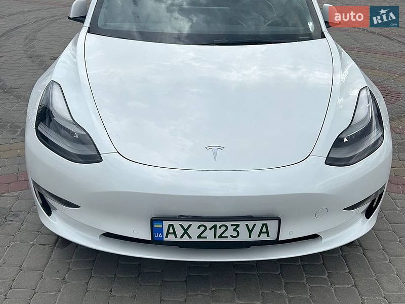 Седан Tesla Model 3 2022 в Чугуеве