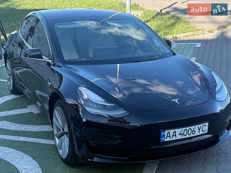 Седан Tesla Model 3 2019 в Киеве