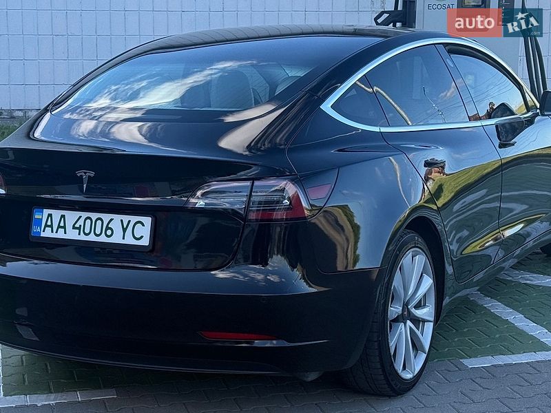 Седан Tesla Model 3 2019 в Києві