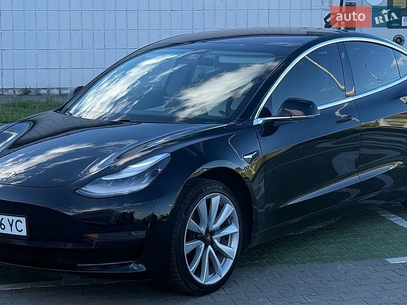 Седан Tesla Model 3 2019 в Києві