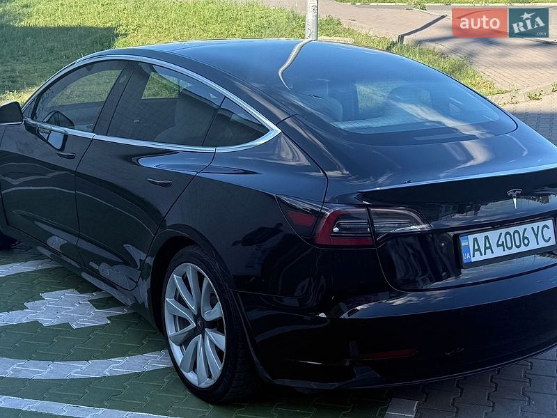 Седан Tesla Model 3 2019 в Києві