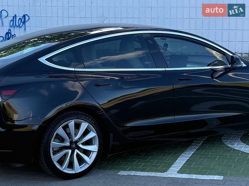 Седан Tesla Model 3 2019 в Києві