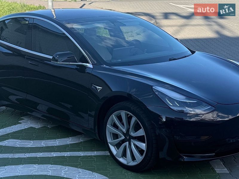 Седан Tesla Model 3 2019 в Києві