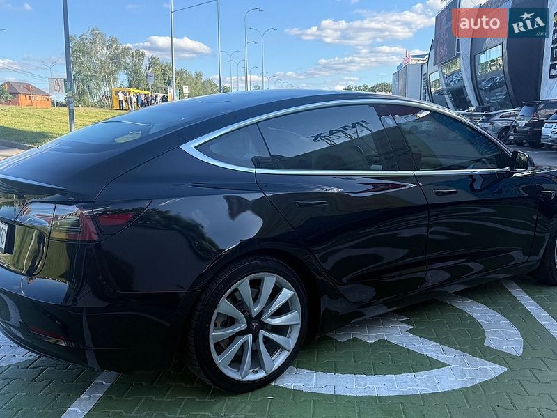 Седан Tesla Model 3 2019 в Києві