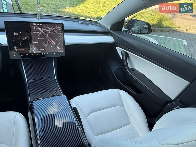Седан Tesla Model 3 2019 в Києві