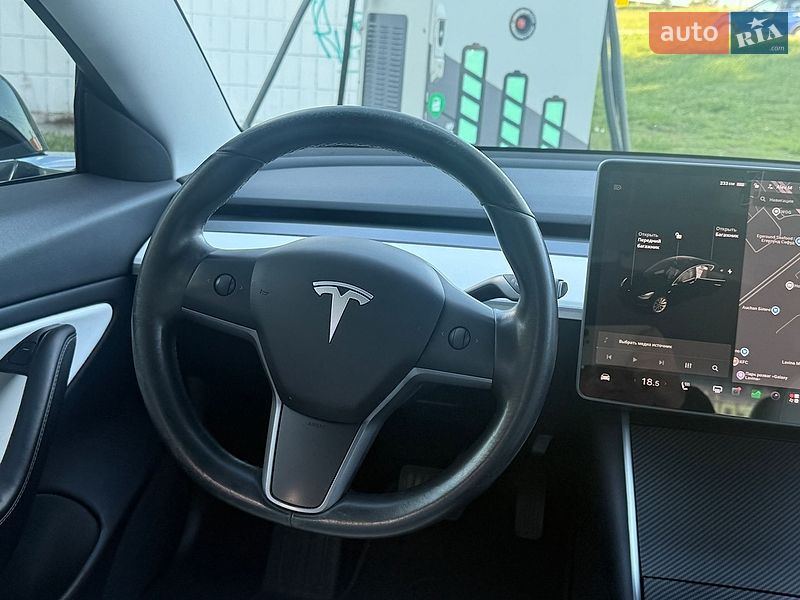Седан Tesla Model 3 2019 в Києві