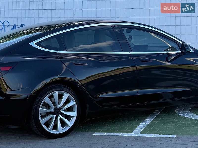 Седан Tesla Model 3 2019 в Києві