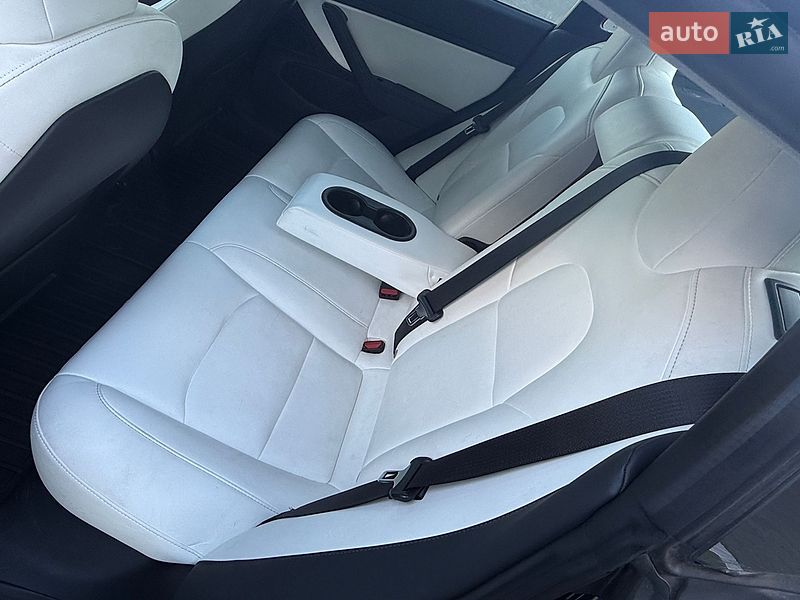 Седан Tesla Model 3 2019 в Києві