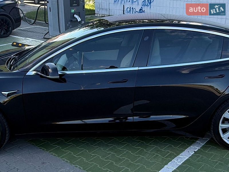Седан Tesla Model 3 2019 в Киеве