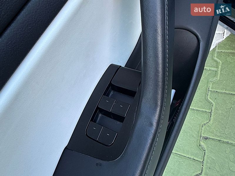 Седан Tesla Model 3 2019 в Києві