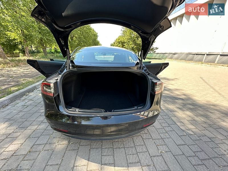 Седан Tesla Model 3 2022 в Запорожье