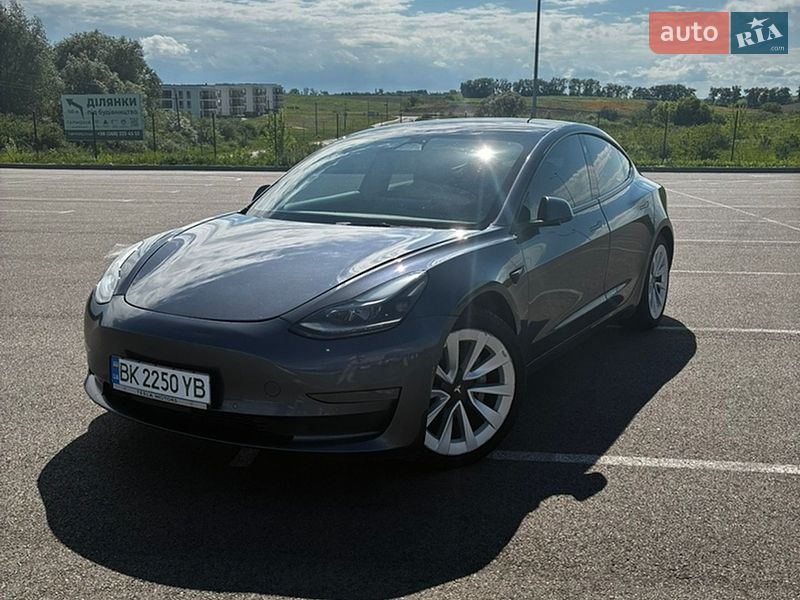 Tesla Model 3 2022
