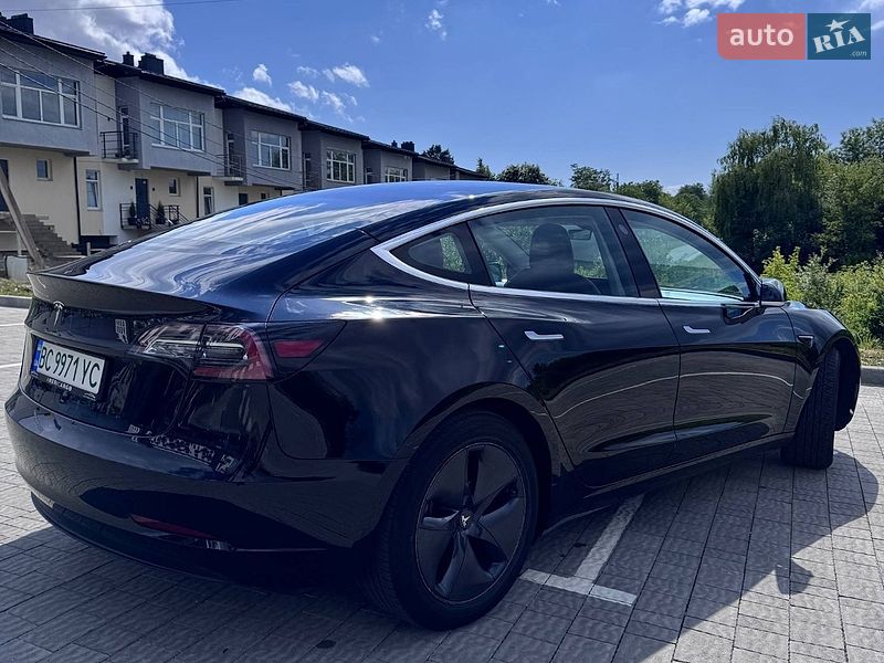 Седан Tesla Model 3 2018 в Львові