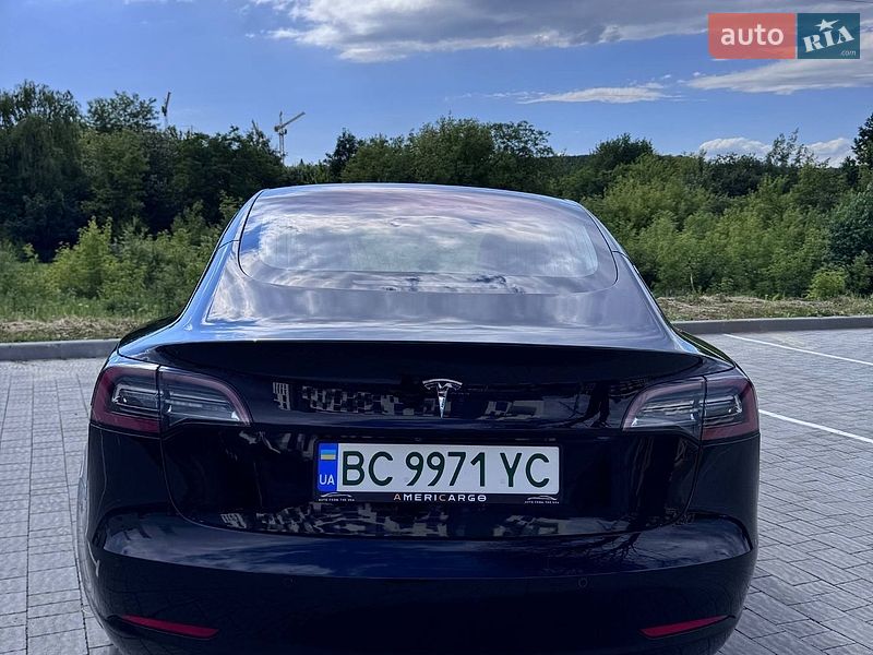 Седан Tesla Model 3 2018 в Львові