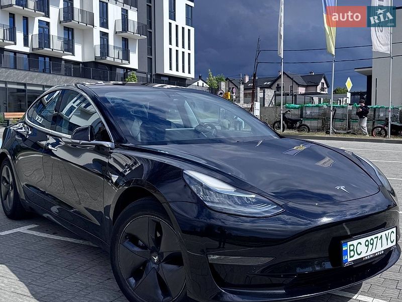 Седан Tesla Model 3 2018 в Львові