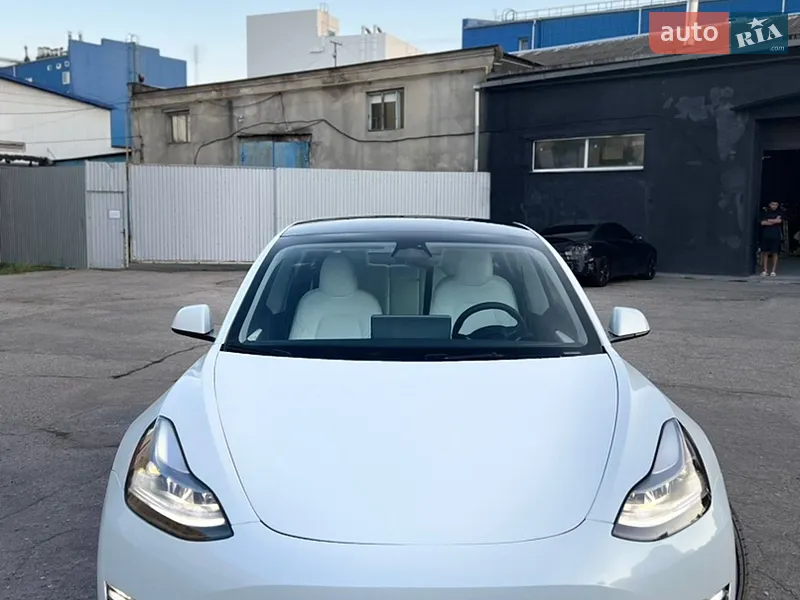 Tesla Model 3 2023