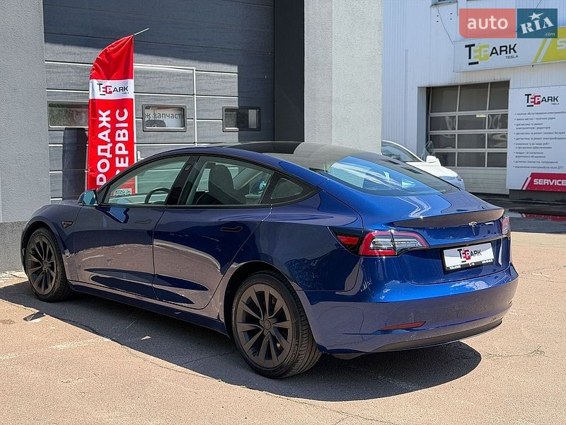 Седан Tesla Model 3 2022 в Киеве