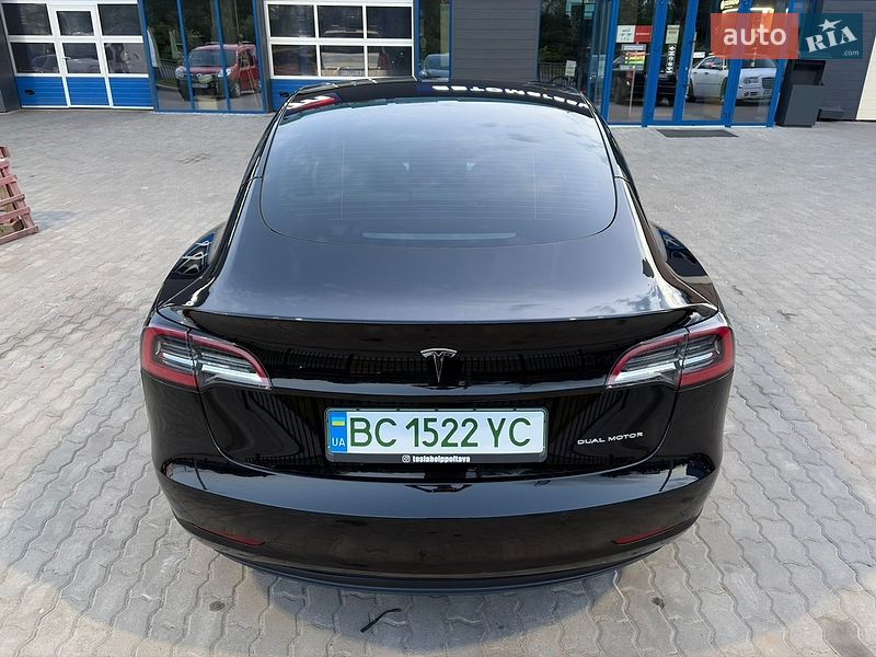 Седан Tesla Model 3 2022 в Полтаві