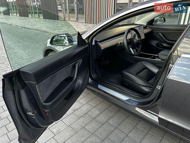 Седан Tesla Model 3 2019 в Киеве фото 16 Седан Tesla Model 3 2019 в Киеве