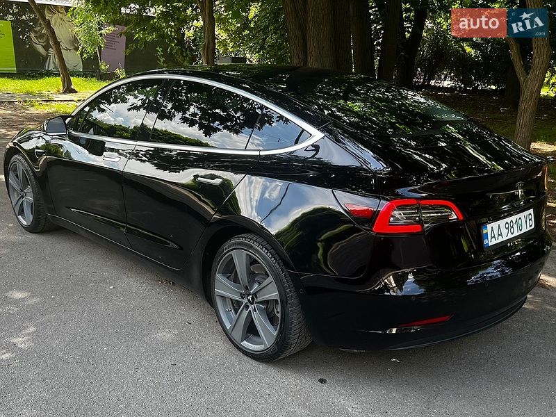 Седан Tesla Model 3 2020 в Киеве