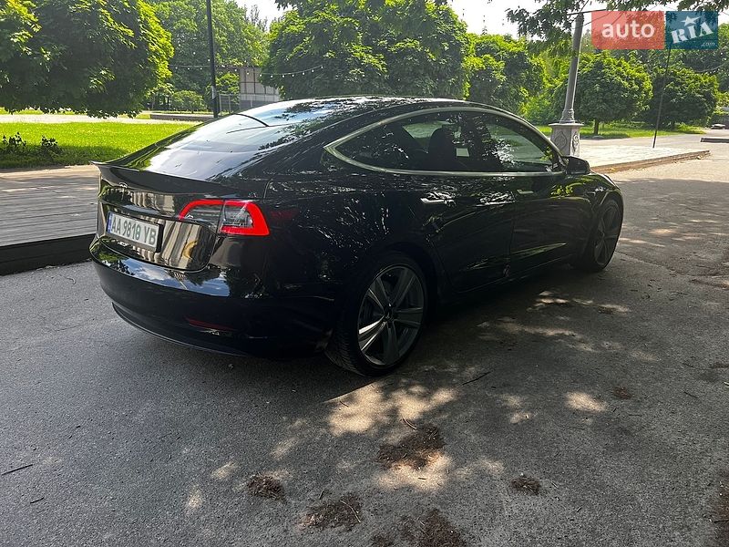 Седан Tesla Model 3 2020 в Киеве
