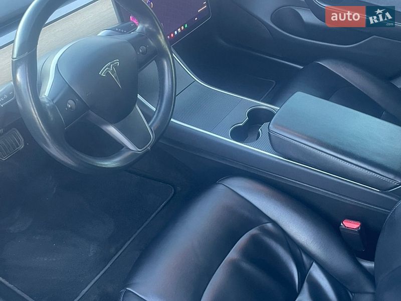 Седан Tesla Model 3 2018 в Києві