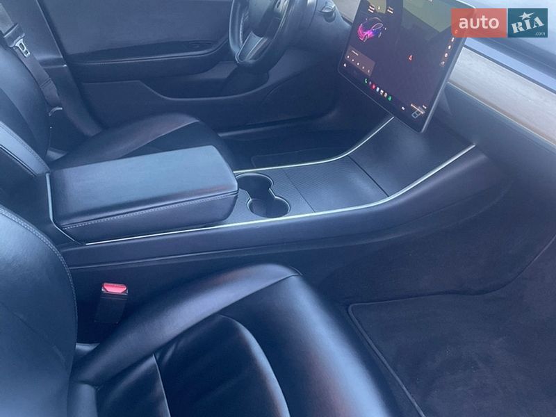 Седан Tesla Model 3 2018 в Києві