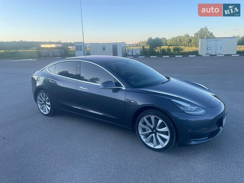 Седан Tesla Model 3 2018 в Києві