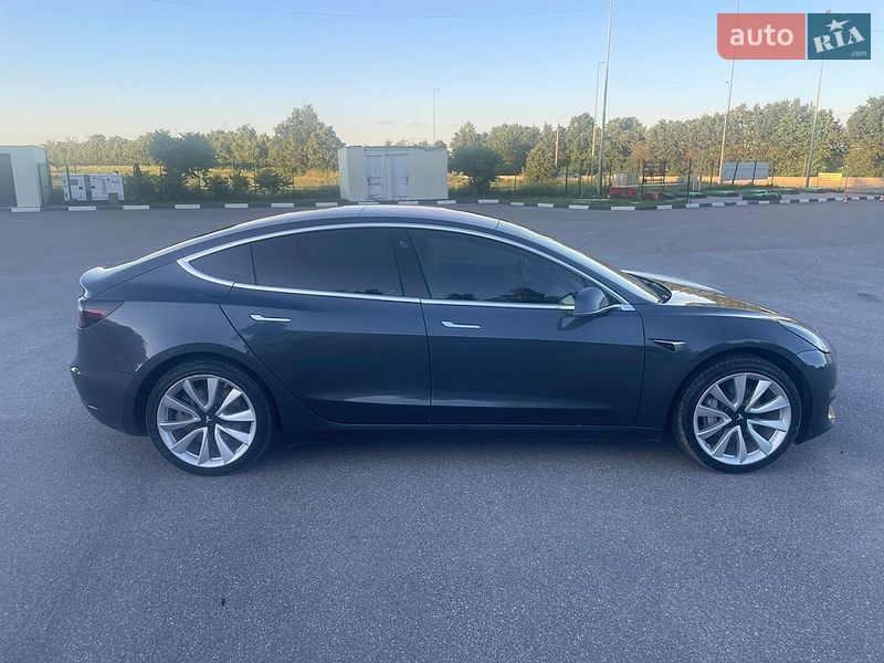 Седан Tesla Model 3 2018 в Києві