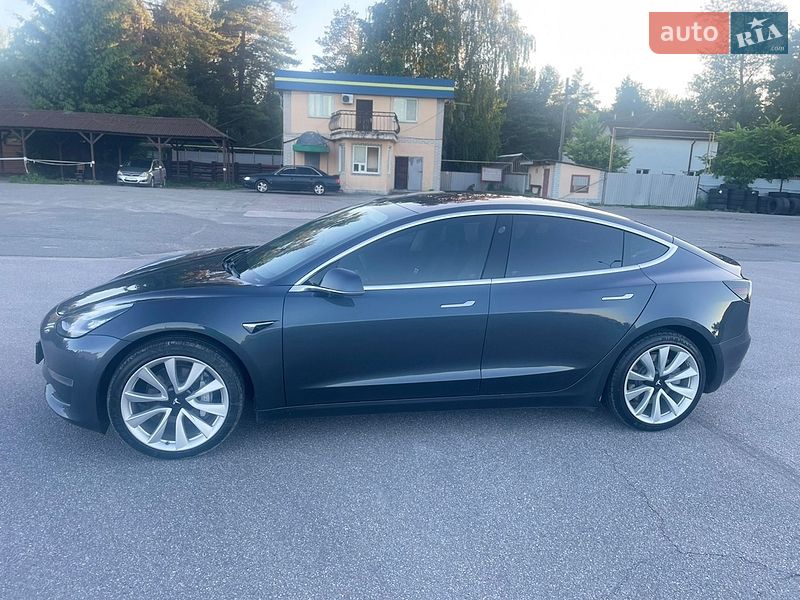Седан Tesla Model 3 2018 в Києві