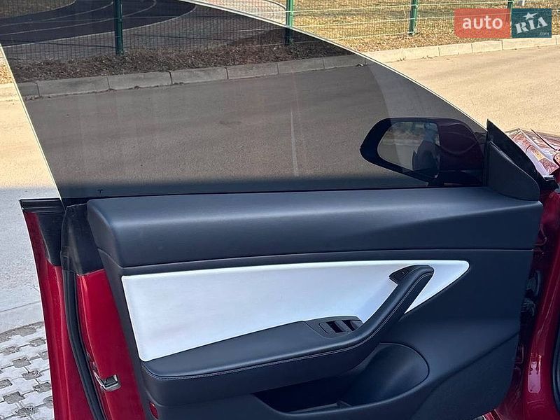 Седан Tesla Model 3 2020 в Виннице