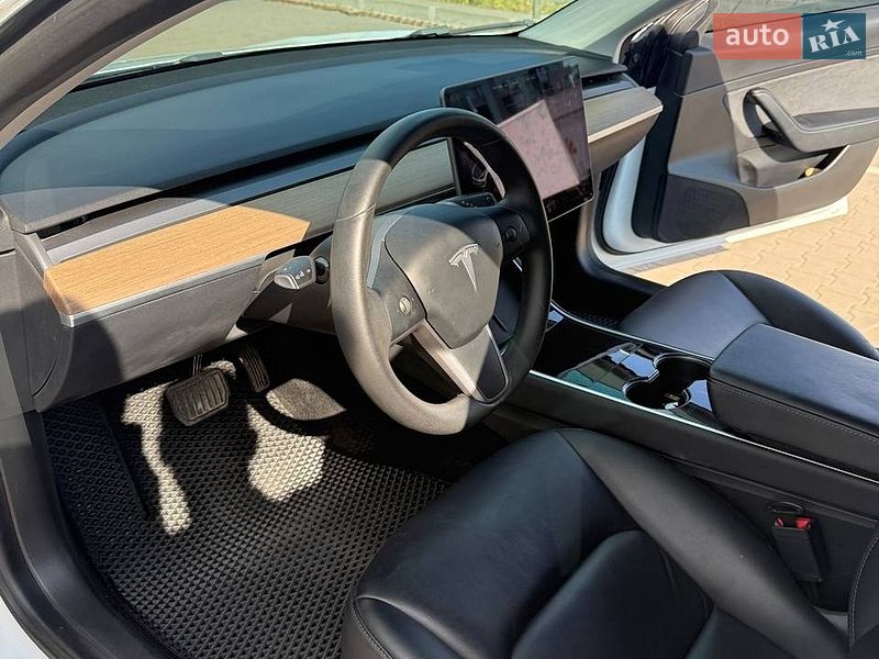 Седан Tesla Model 3 2020 в Киеве