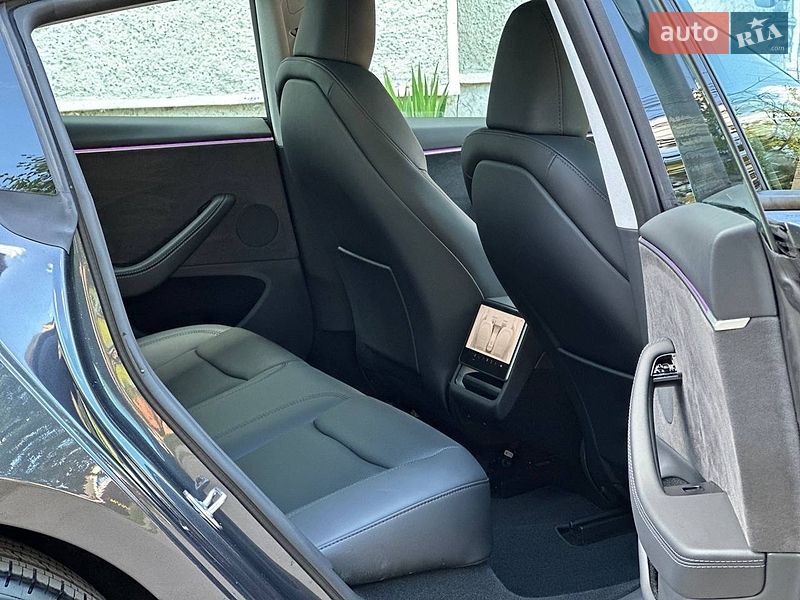 Седан Tesla Model 3 2025 в Коломые