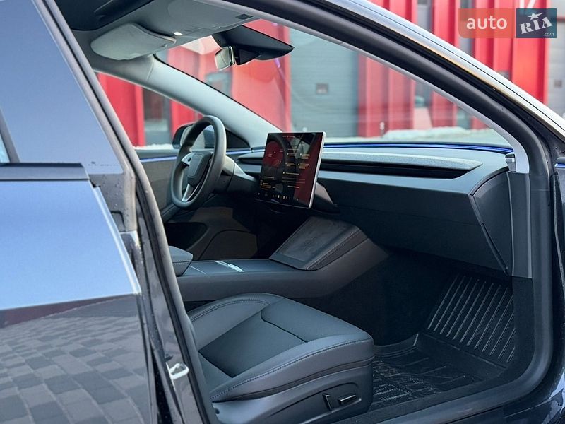 Седан Tesla Model 3 2024 в Львові