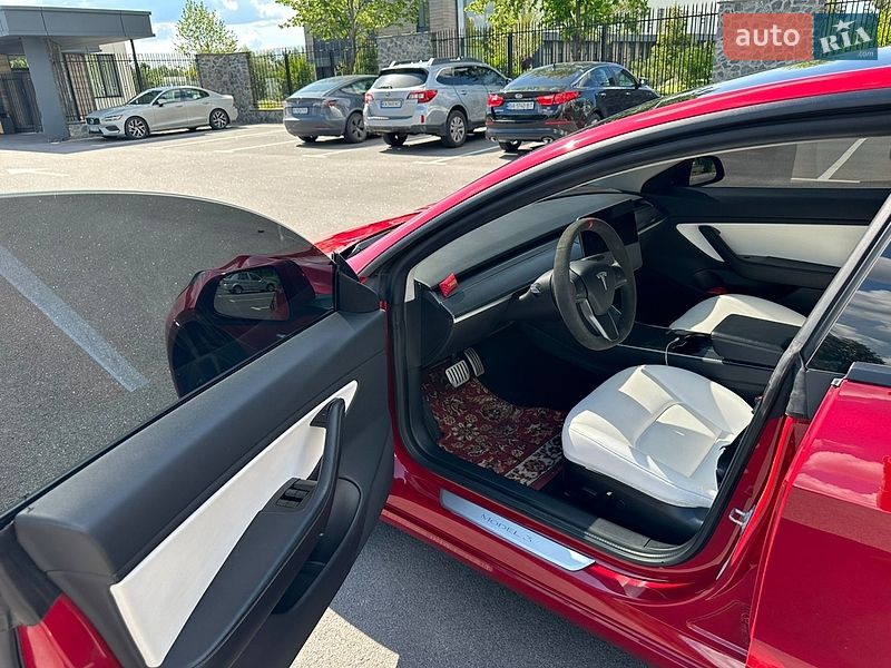 Седан Tesla Model 3 2019 в Киеве