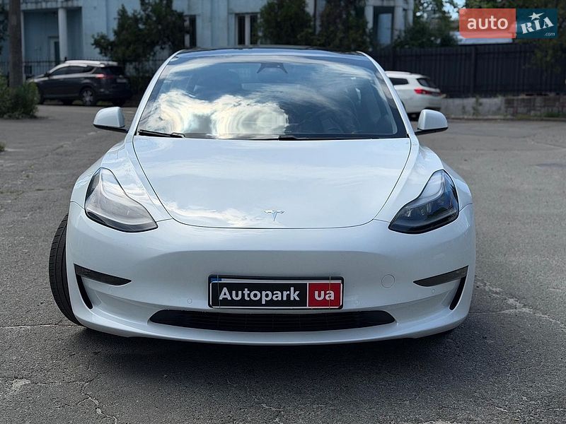 Седан Tesla Model 3 2021 в Києві