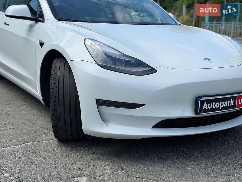 Седан Tesla Model 3 2021 в Києві
