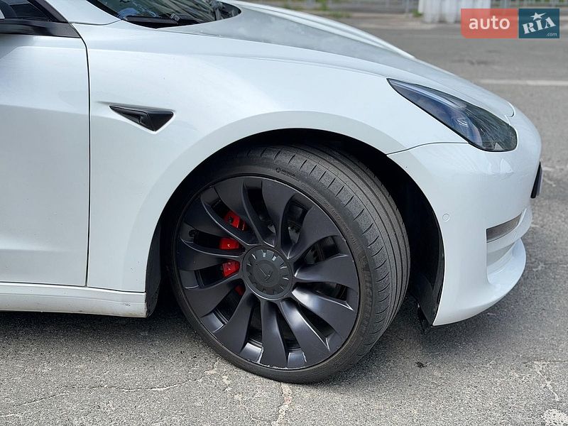 Седан Tesla Model 3 2021 в Києві