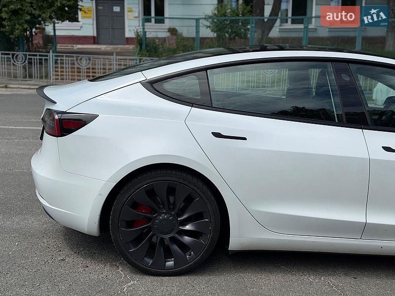 Седан Tesla Model 3 2021 в Киеве