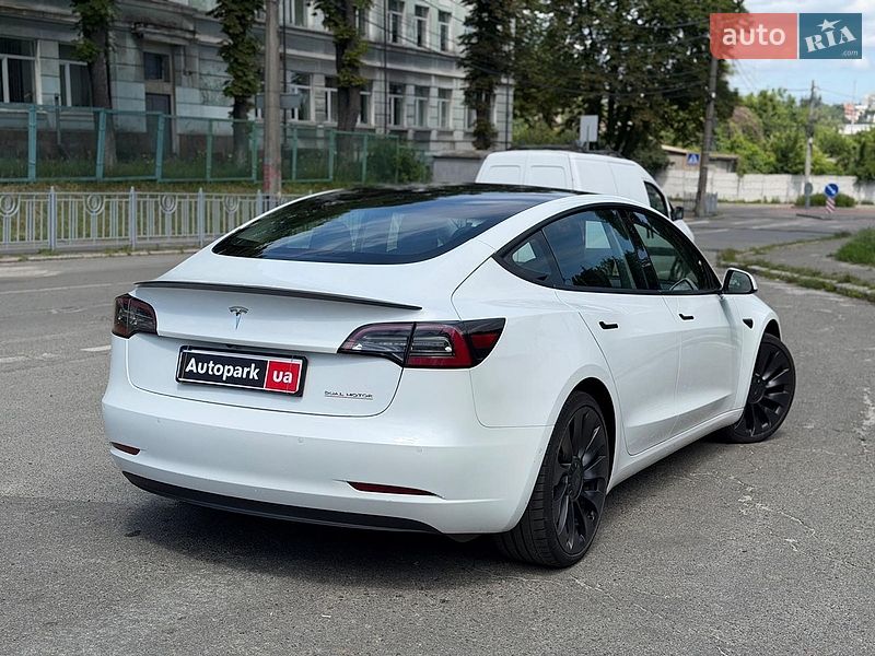 Седан Tesla Model 3 2021 в Києві