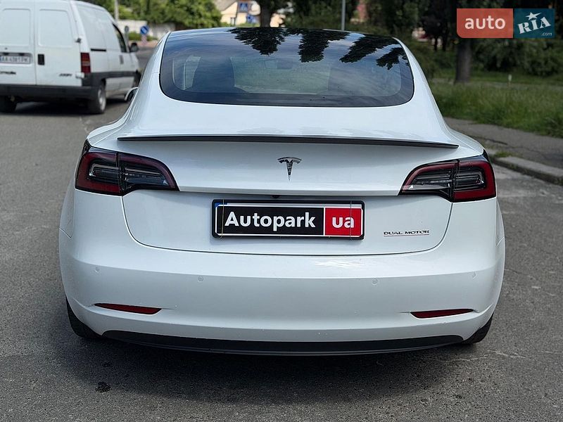 Седан Tesla Model 3 2021 в Києві
