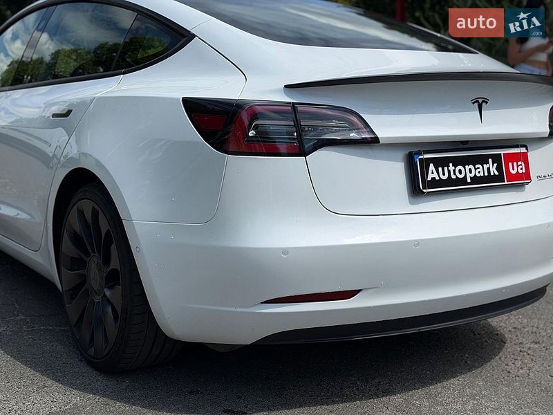 Седан Tesla Model 3 2021 в Києві