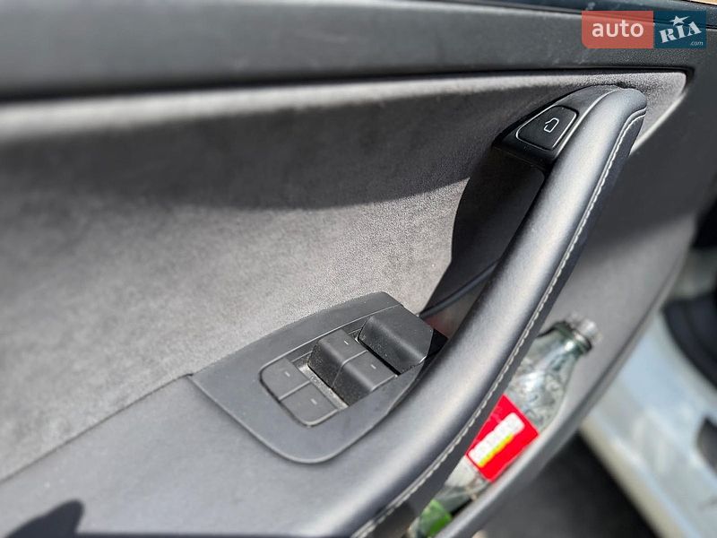 Седан Tesla Model 3 2021 в Києві