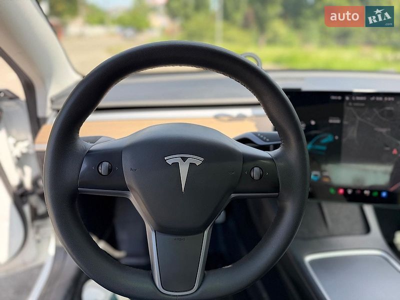 Седан Tesla Model 3 2021 в Києві